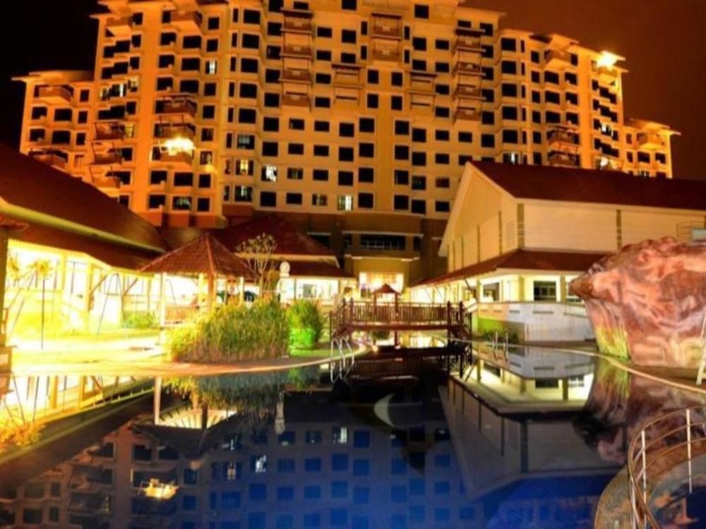 Puteri Beach Resort Port Dickson Esterno foto